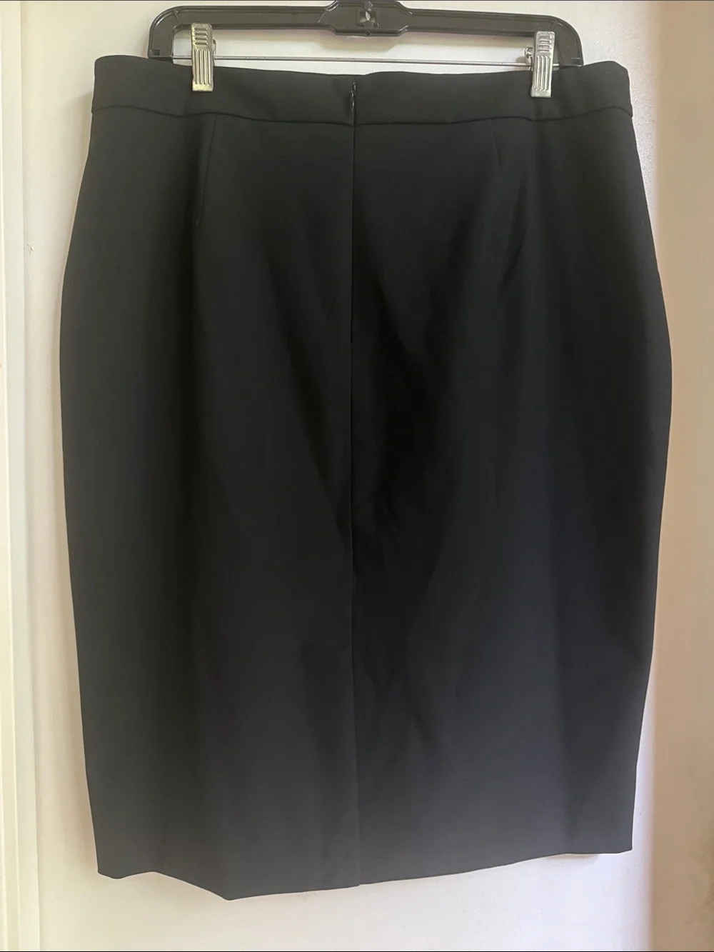 Ann Taylor Seamed Pencil Skirt in Seasonless Stretch - Curvy Fit - Black